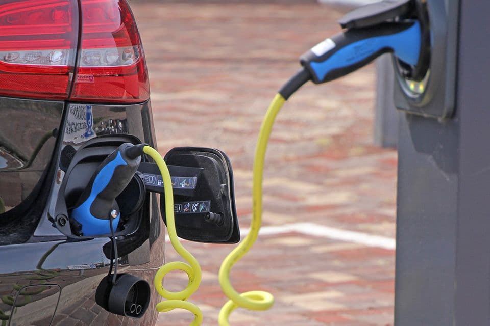 Steuern: Sachbezug für Elektroautos ab dem kommenden Jahr beschlossen