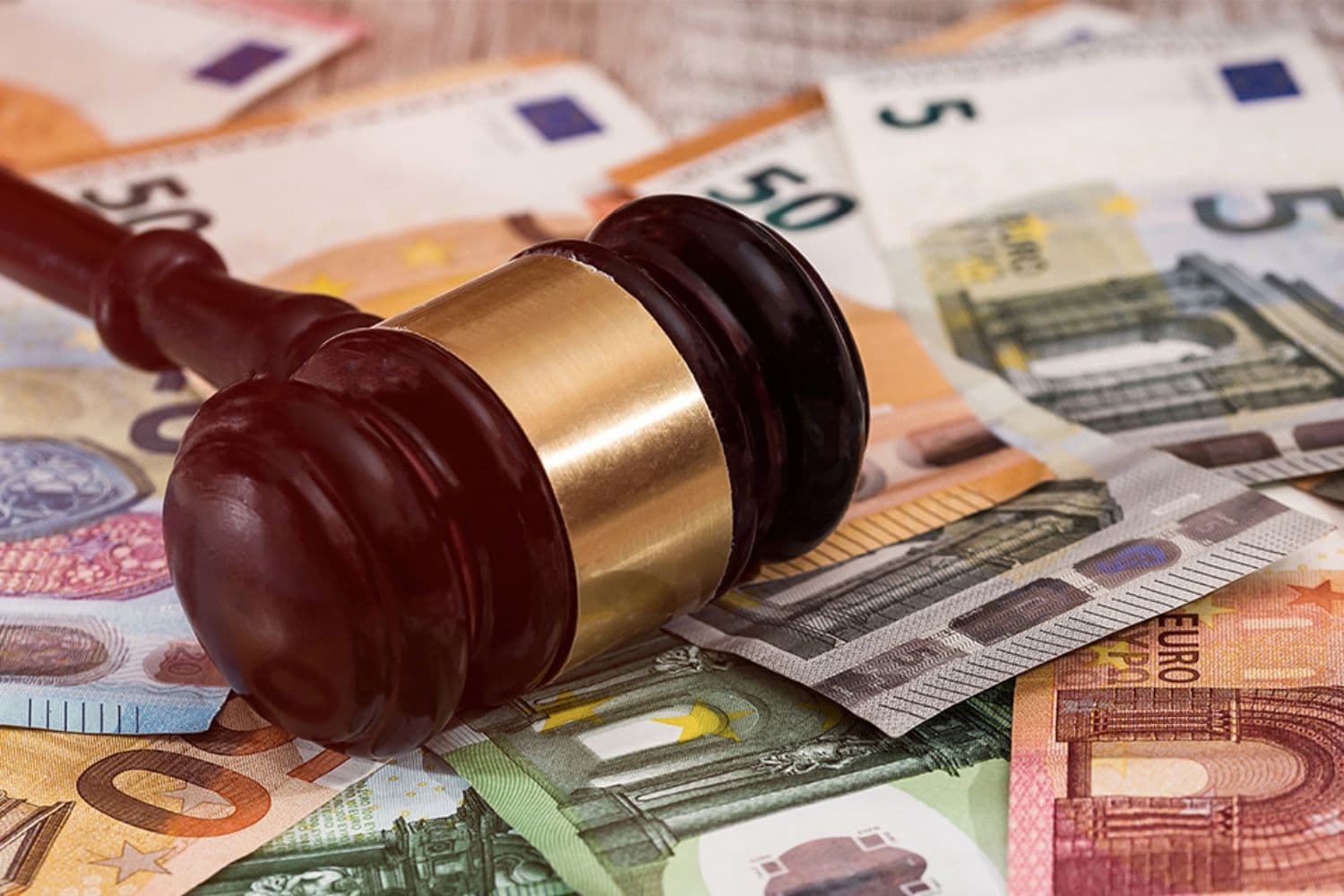 Feiertagsarbeitsentgelt kein steuerfreier Zuschlag